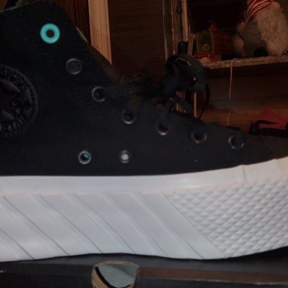 Converse - Picture 3 of 7